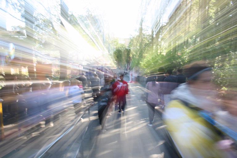 Judy Klaus; Street walk; Lens zoom